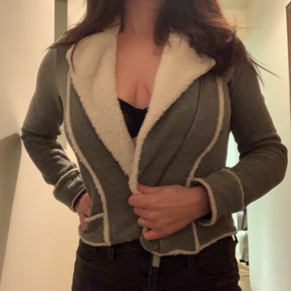 Grey splendid moto style jacket w/ white collar